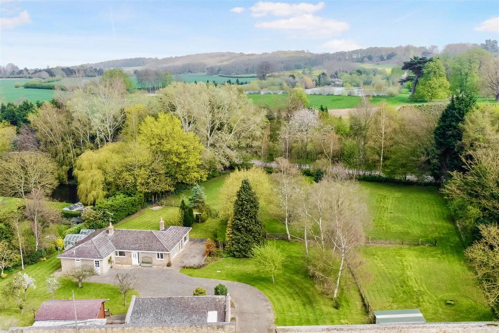 Syston, Grantham 4 bed equestrian property £595,000