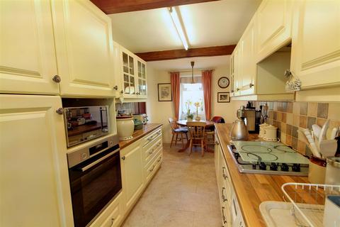 3 bedroom semi-detached house for sale, Cliffe Road, Shepley, Huddersfield, HD8 8DF