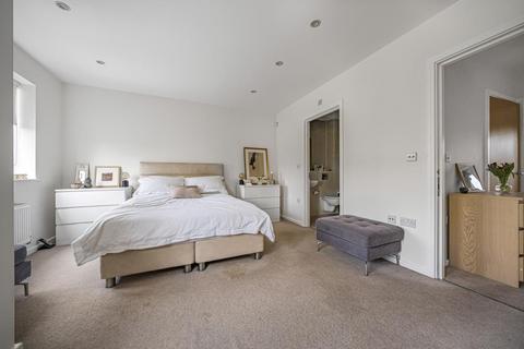 22 Thirleby Road, London, NW7 1BQ