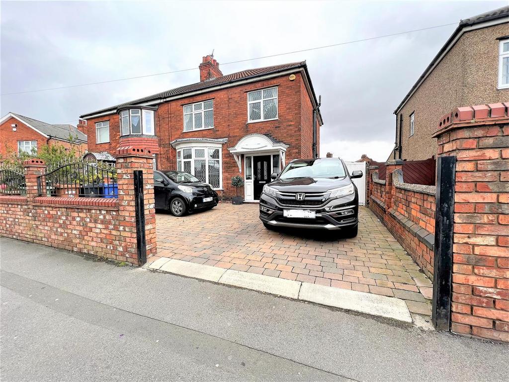 Carr Lane, Cleethorpes, N.E Lincs, DN35 7RZ 3 bed semidetached house
