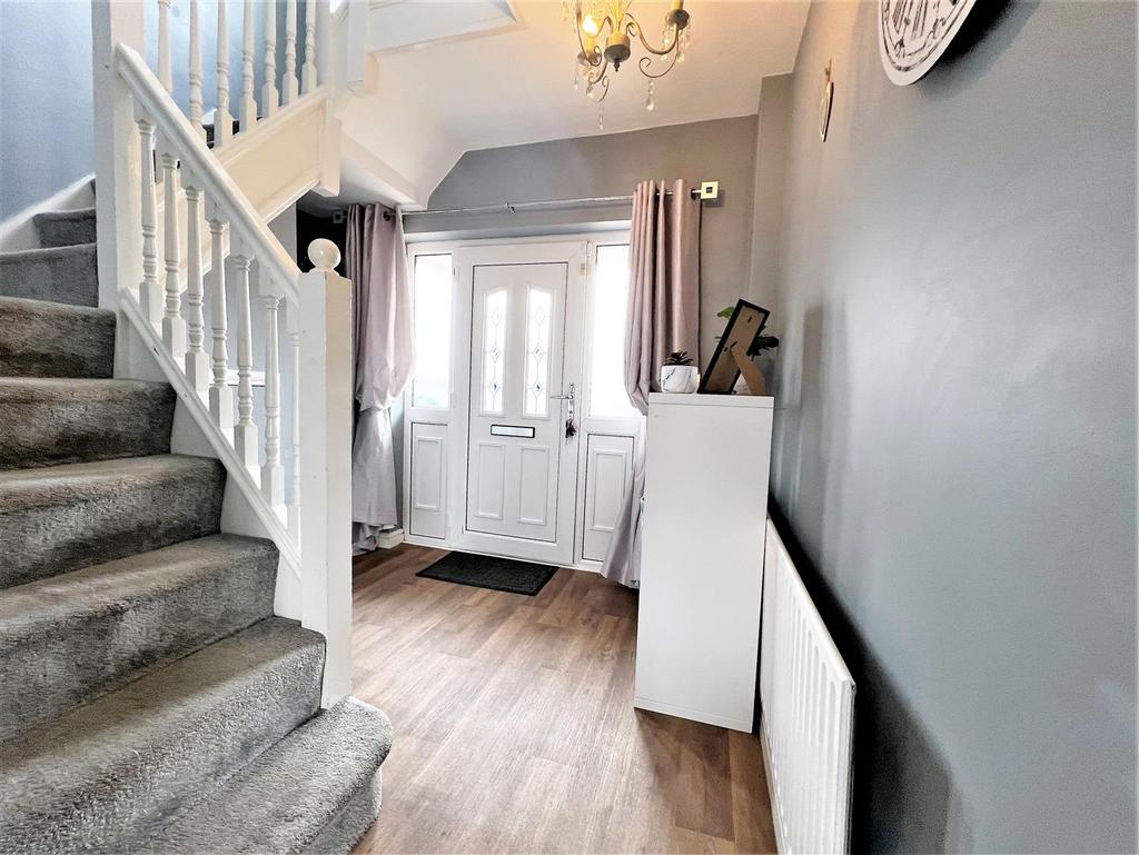 Carr Lane, Cleethorpes, N.E Lincs, DN35 7RZ 3 bed semidetached house