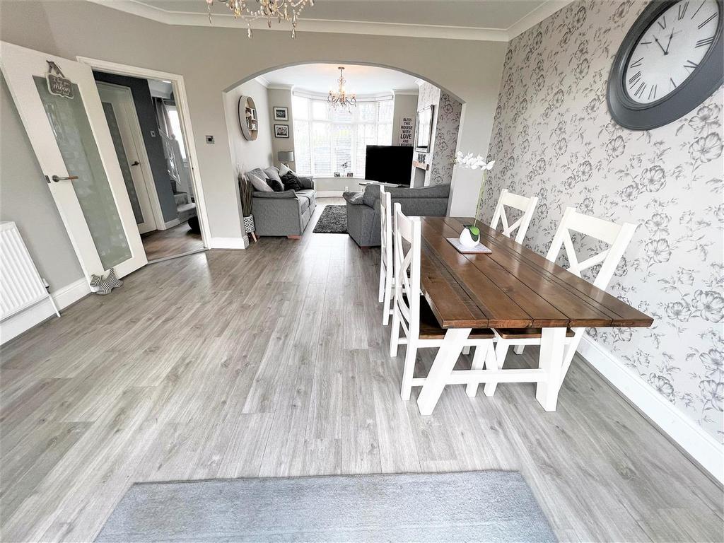 Carr Lane, Cleethorpes, N.E Lincs, DN35 7RZ 3 bed semidetached house