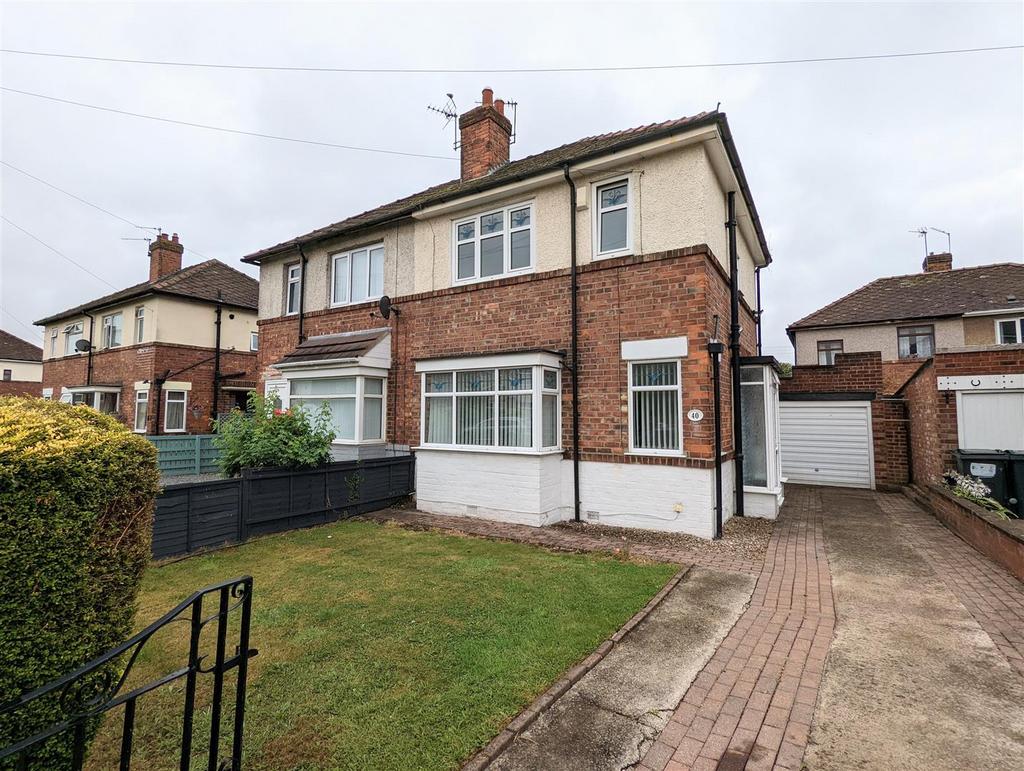 Lynton Gardens, Darlington 2 bed semidetached house £650 pcm (£150 pw)