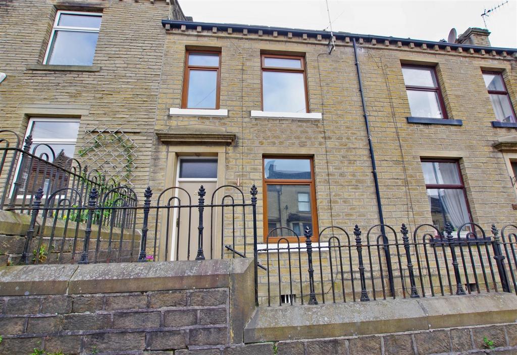Dean Street, Greetland 3 bed terraced house £160,000