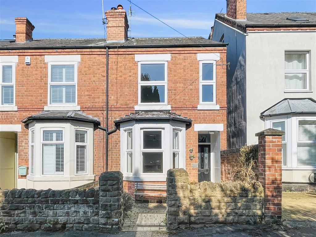 Lincoln Grove, Radcliffe on Trent, Nottingham 3 bed end of terrace