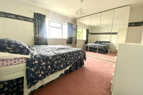 8 Devon Avenue, Barry, CF63 1BJ