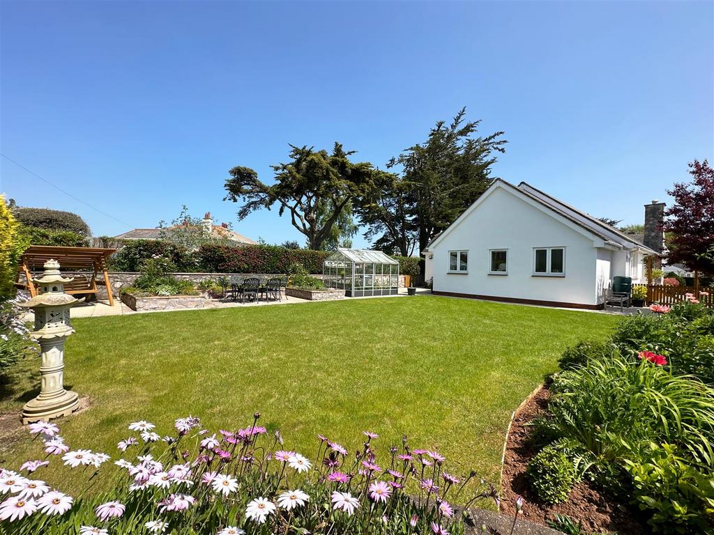 Warborough Road, Churston Ferrers, Brixham 3 bed detached bungalow for
