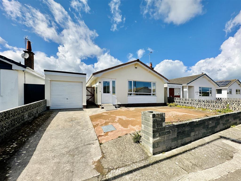 The Close, Brixham 3 bed detached bungalow £330,000