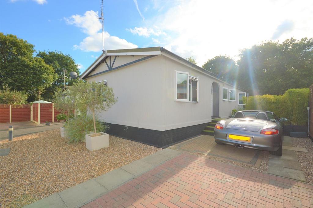 Hockley Park, Hockley 3 bed mobile home for sale £280,000