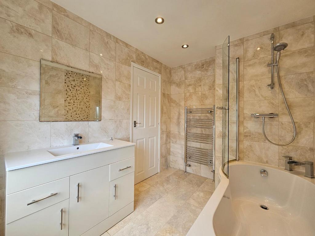 En Suite Bathroom