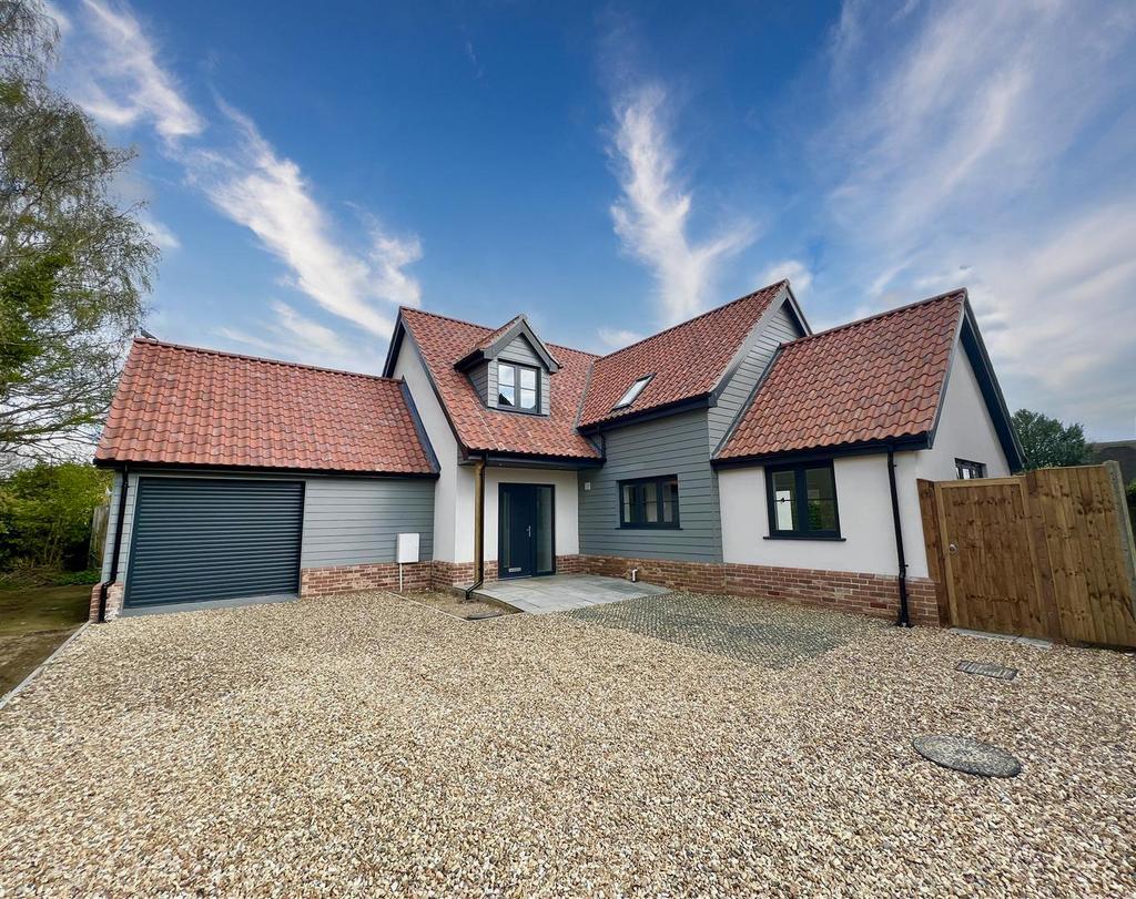 Norton, Bury St. Edmunds 4 bed detached house £2,500 pcm (£577 pw)