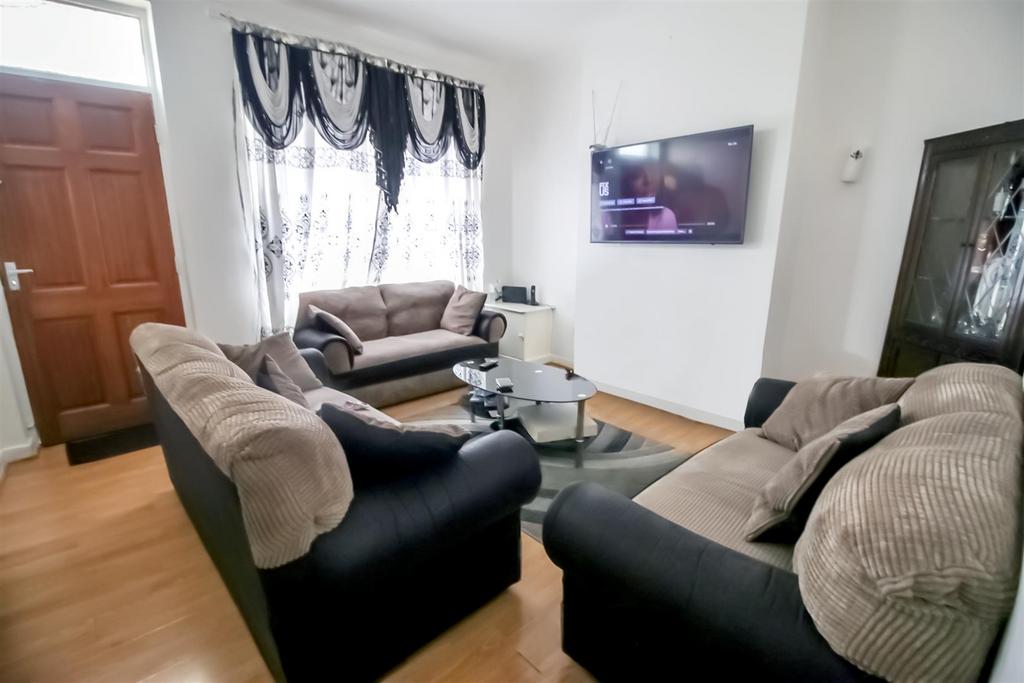 Living roomdp.jpg