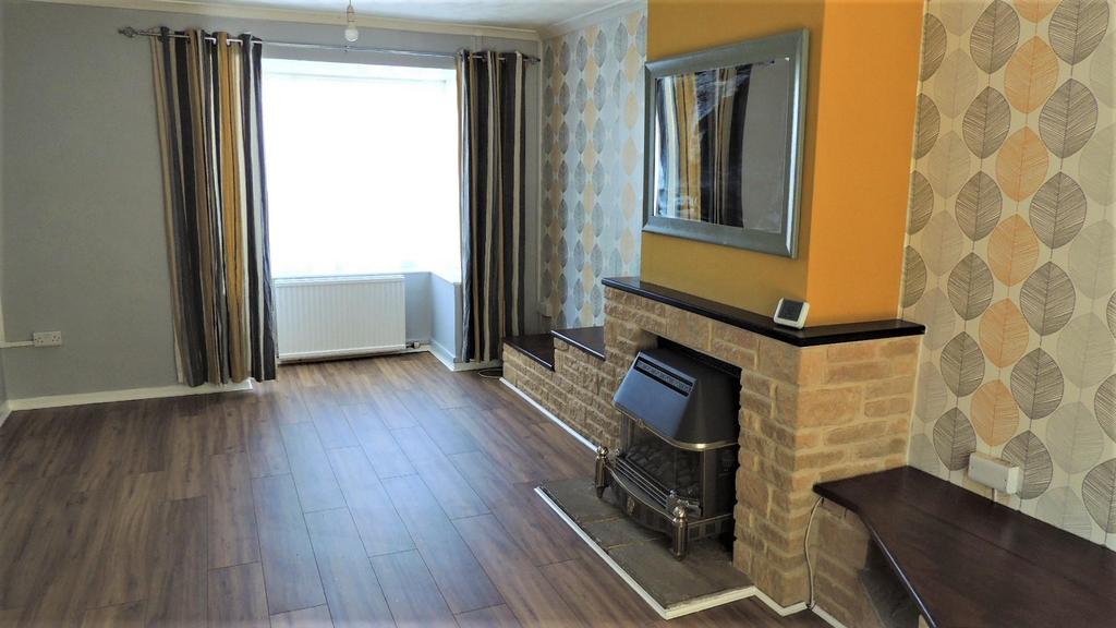 Pakenham Road, Swindon 3 bed terraced house £1,100 pcm (£254 pw)