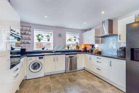 2 Fieldview Drive, Powick, Worcester, WR2 4ST