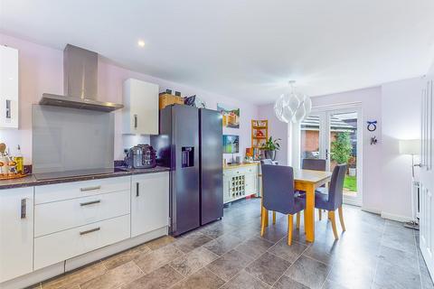 2 Fieldview Drive, Powick, Worcester, WR2 4ST