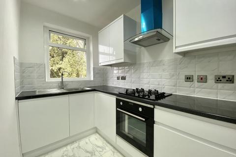 12a Avon Close, Hayes, UB4 9AH