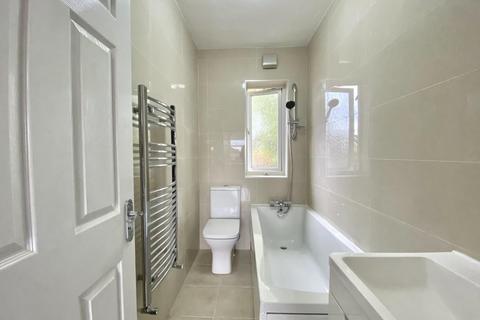 12a Avon Close, Hayes, UB4 9AH
