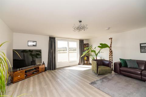 2 bedroom penthouse for sale - Ovaltine Court, Kings Langley