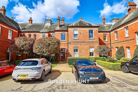 2 bedroom apartment for sale, Osborne House, Repton Park, Woodford Green, IG8