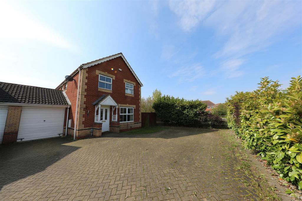 Blackwater Way, Kingswood, Hull 4 bed detached house for sale £225,000