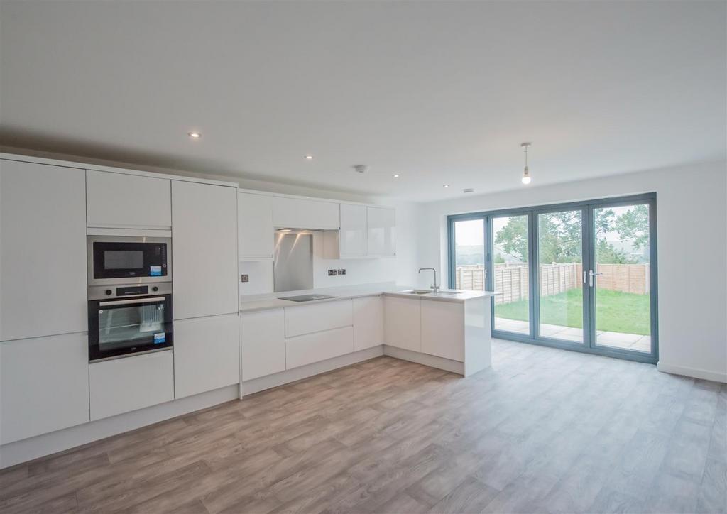 Fitted Dining Kitchen: