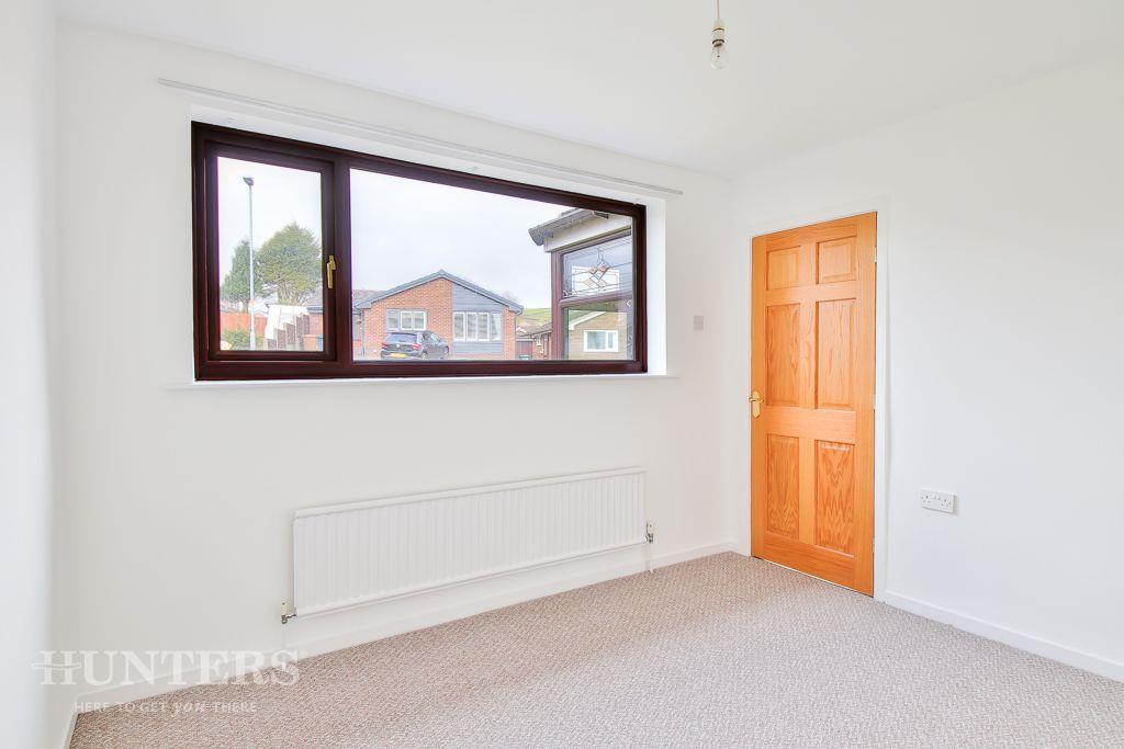 Starring Way, Littleborough, OL15 8RE 3 bed detached house £1,200 pcm