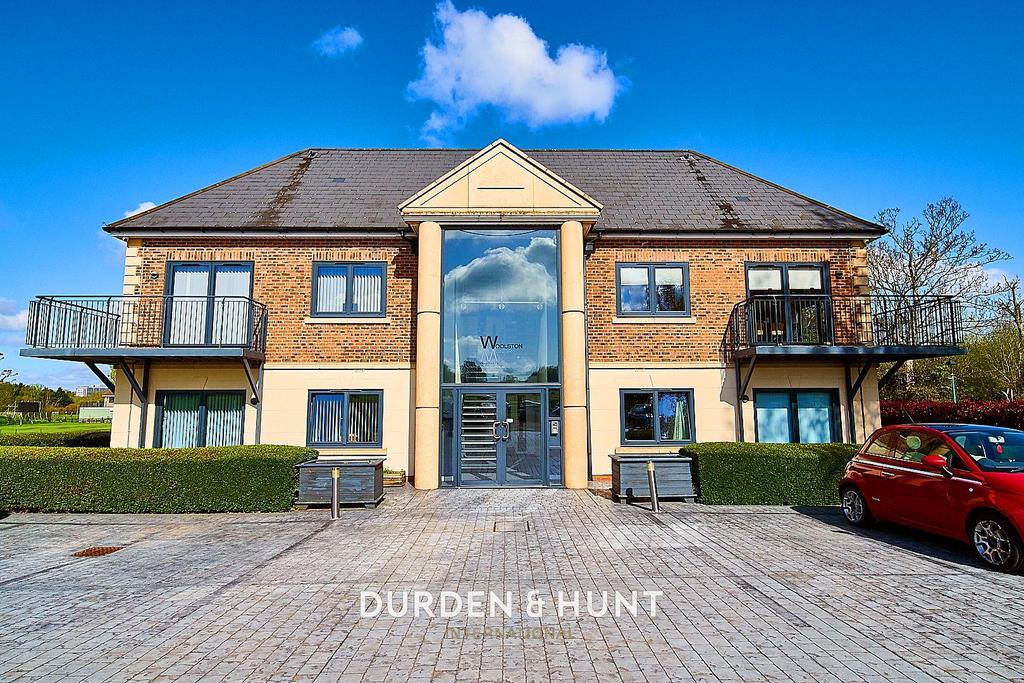 Woolston Manor, Abridge Road, IG7 2 bed apartment £2,100 pcm (£485 pw)