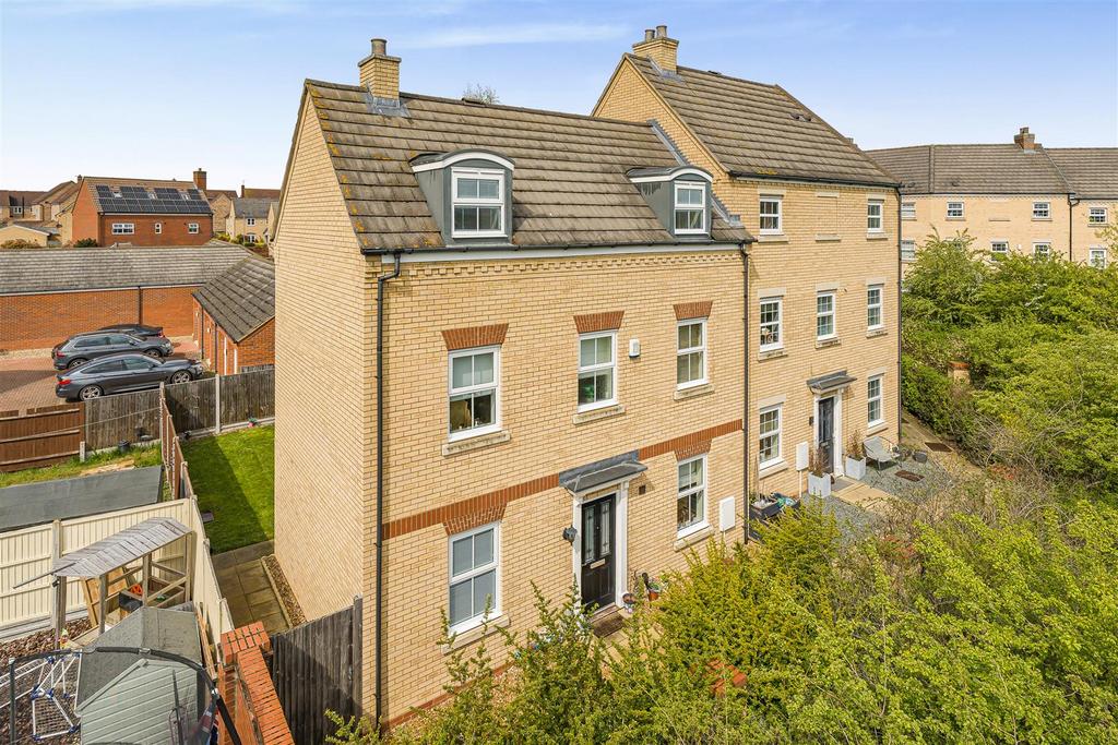 Maskell Drive, Bedford 3 bed end of terrace house for sale £340,000