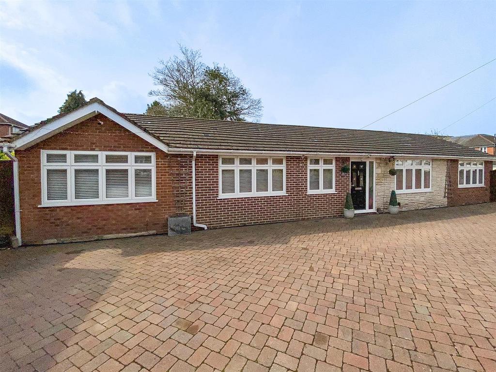 Chichester Road, Bitterne Village 4 bed detached bungalow £500,000