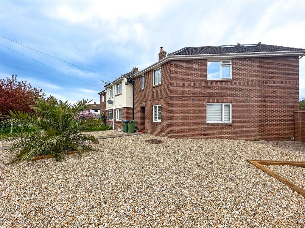 Windmill Grove, Portchester 2 bed apartment £245,000