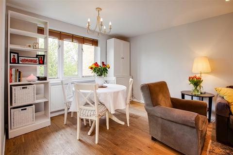28 Gresham Way, London, SW19 8ED