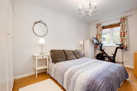 28 Gresham Way, London, SW19 8ED