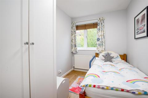 28 Gresham Way, London, SW19 8ED