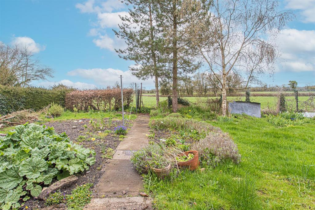 Long Leaze, Nettleton, Chippenham 3 bed semidetached house £145,000