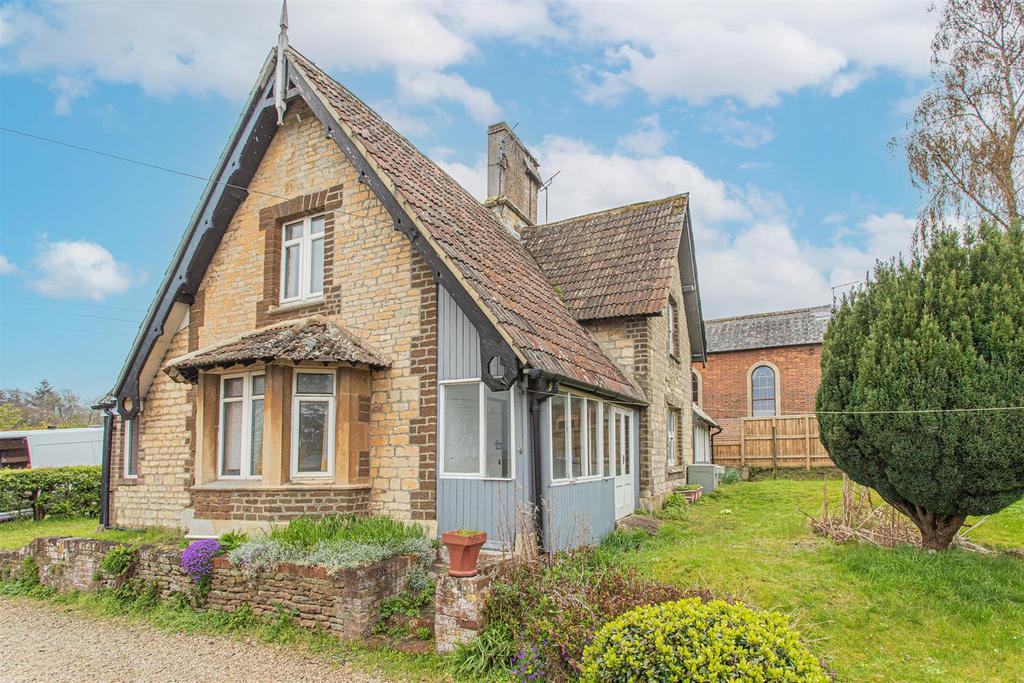 Old Derry Hill, Calne 2 bed semidetached house for sale £175,000