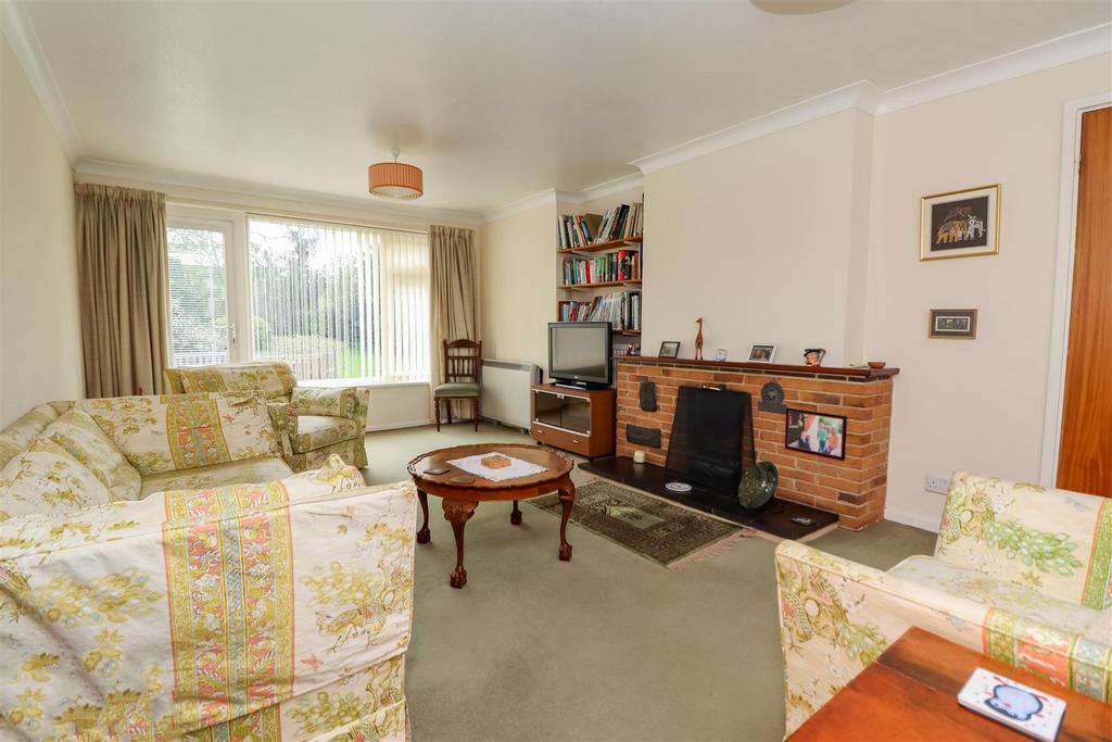 Heron Way, Horsham 3 bed detached house for sale £650,000
