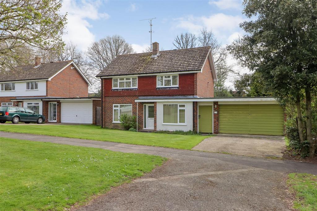Heron Way, Horsham 3 bed detached house £650,000