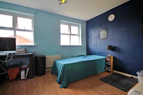 18 Exeter Drive, Tamworth, B79 7YQ