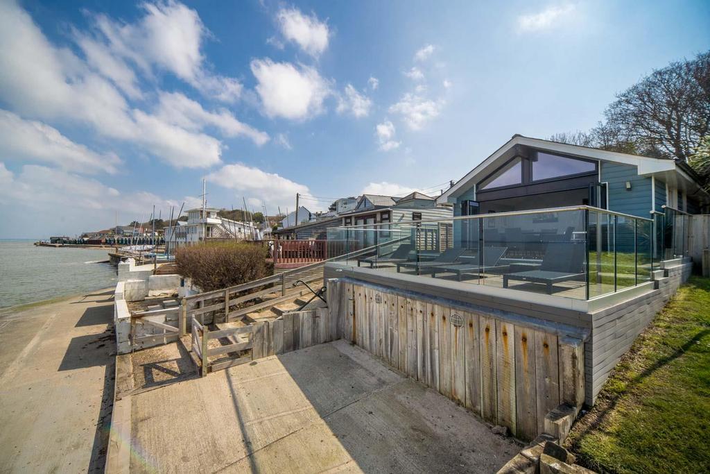 Gurnard, Isle of Wight 3 bed detached bungalow for sale £675,000