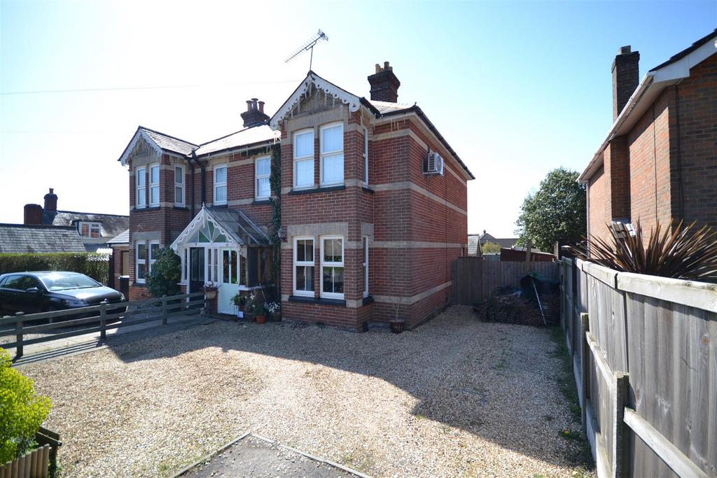 Ringwood Road, Verwood 3 bed semidetached house for sale £400,000