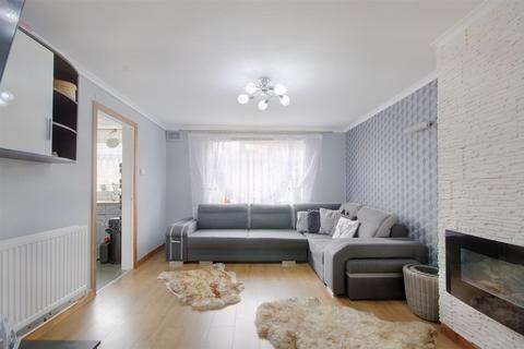 2 Murby Crescent, Nottingham, NG6 8FZ