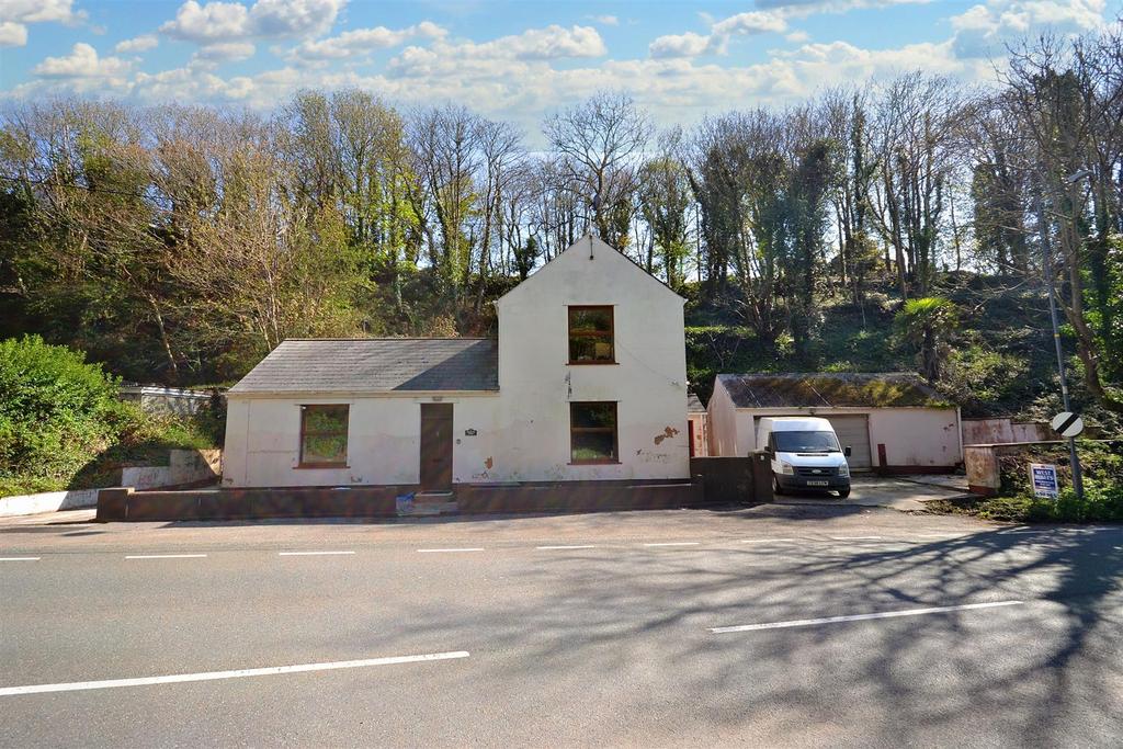 Coombs Road, Milford Haven 3 bed detached house for sale £250,000