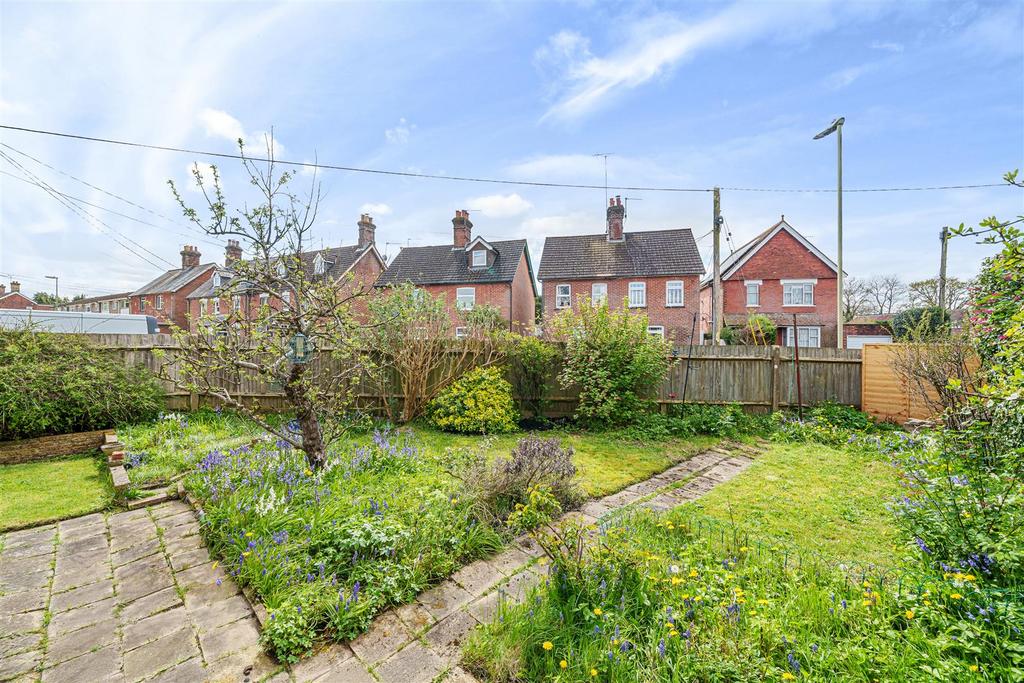 Newtown Road, Liphook 3 bed terraced house £325,000
