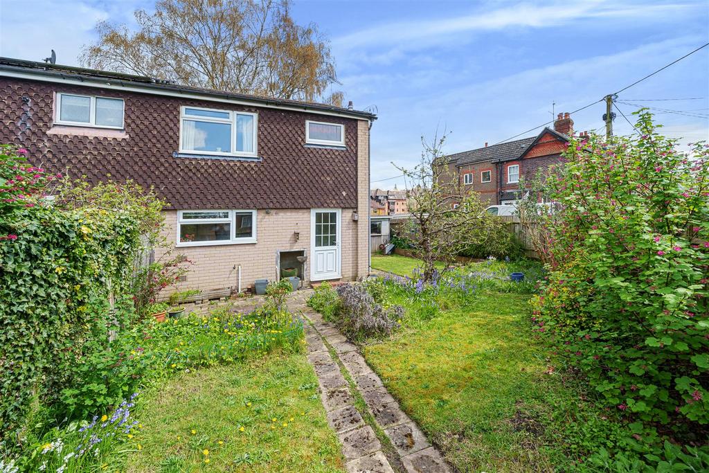 Newtown Road, Liphook 3 bed terraced house £325,000