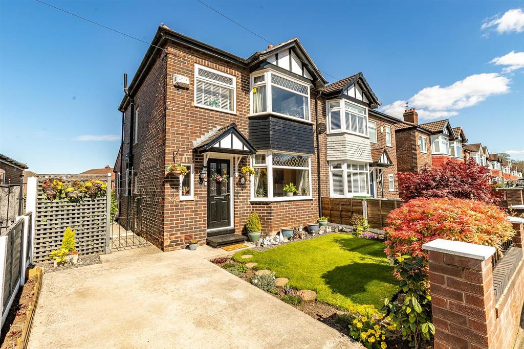 Davenham Road, Sale 3 bed semidetached house for sale £400,000