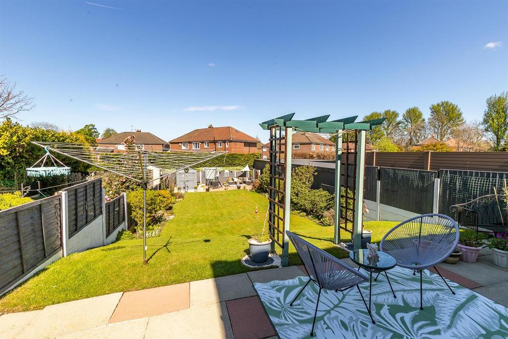 Davenham Road, Sale 3 bed semidetached house for sale £400,000