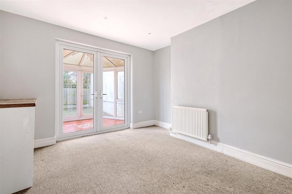 Squirrels Heath Road, Harold Wood 3 bed terraced house for sale £425,000