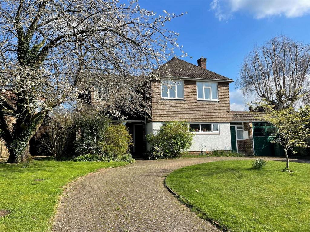Summersbury Drive, Shalford, Guildford 4 bed detached house £1,050,000