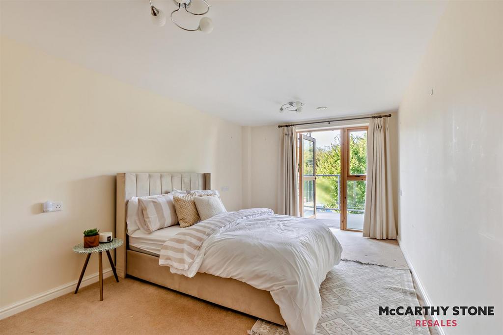 Double Bedroom with Balcony Access