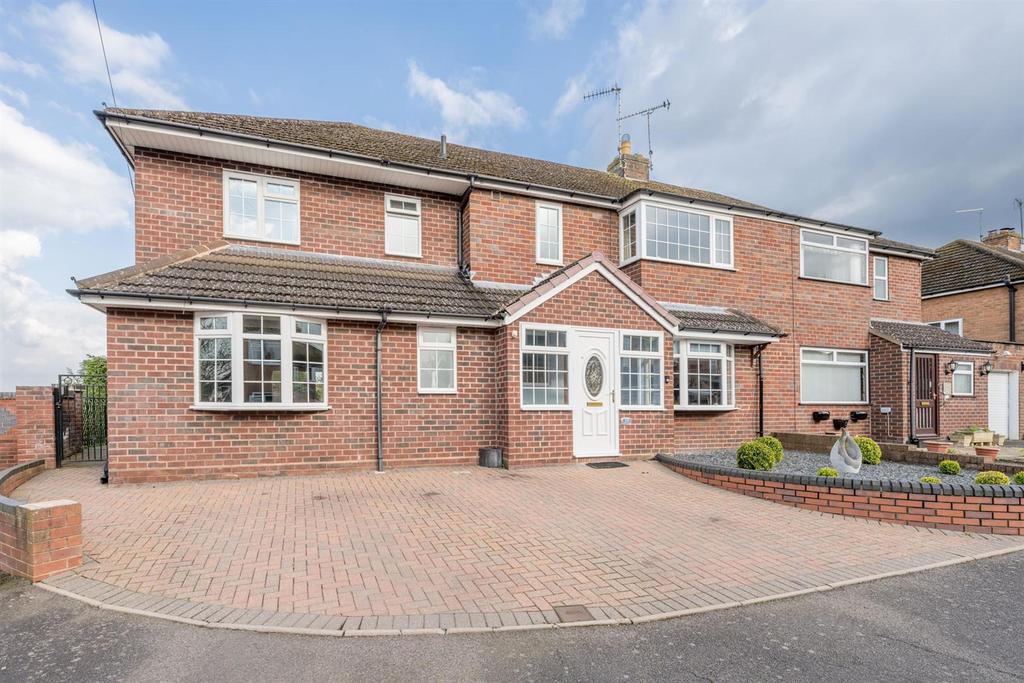 Horton Road, Kinver, DY7 6AL 5 bed semidetached house for sale £475,000